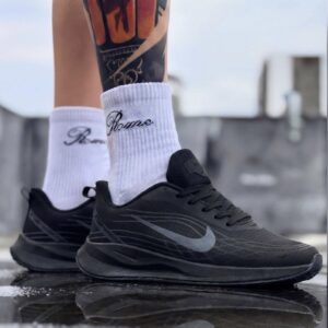 Маратонки New Zoom Черно